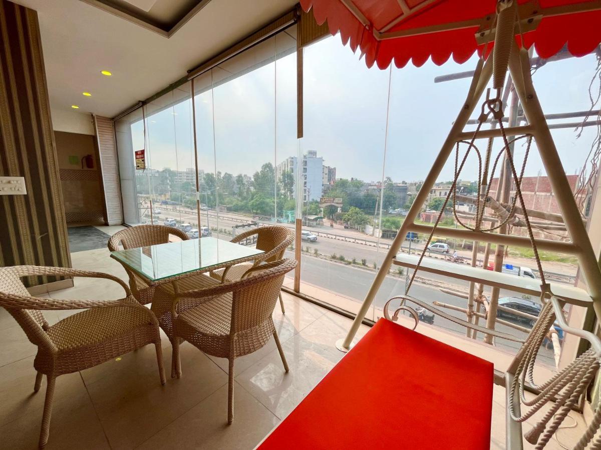 The Pearl Grand, Top Rated & Most Awarded Property In Chandigarh Hotell Zirakpur Exteriör bild