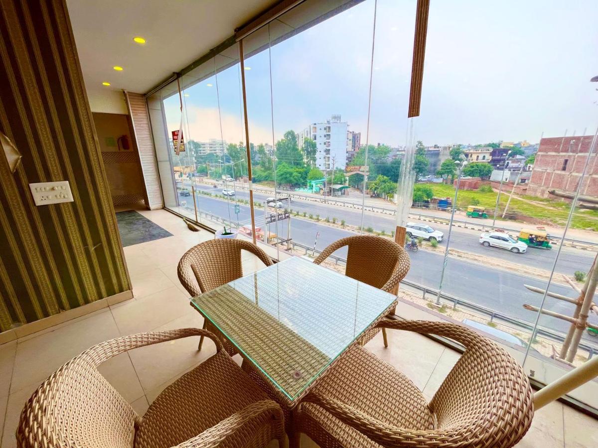 The Pearl Grand, Top Rated & Most Awarded Property In Chandigarh Hotell Zirakpur Exteriör bild