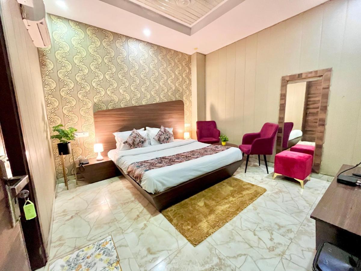 The Pearl Grand, Top Rated & Most Awarded Property In Chandigarh Hotell Zirakpur Exteriör bild