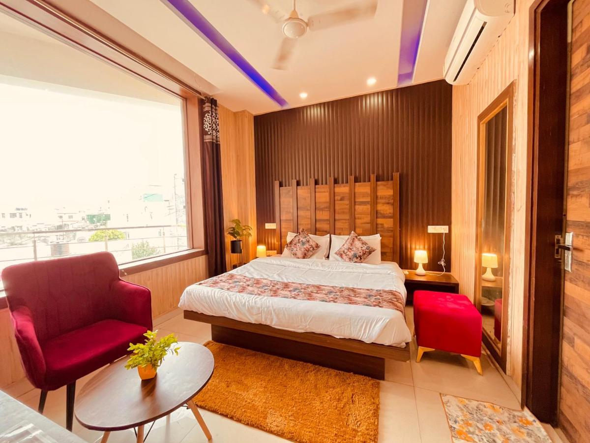 The Pearl Grand, Top Rated & Most Awarded Property In Chandigarh Hotell Zirakpur Exteriör bild