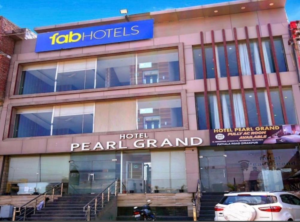 The Pearl Grand, Top Rated & Most Awarded Property In Chandigarh Hotell Zirakpur Exteriör bild