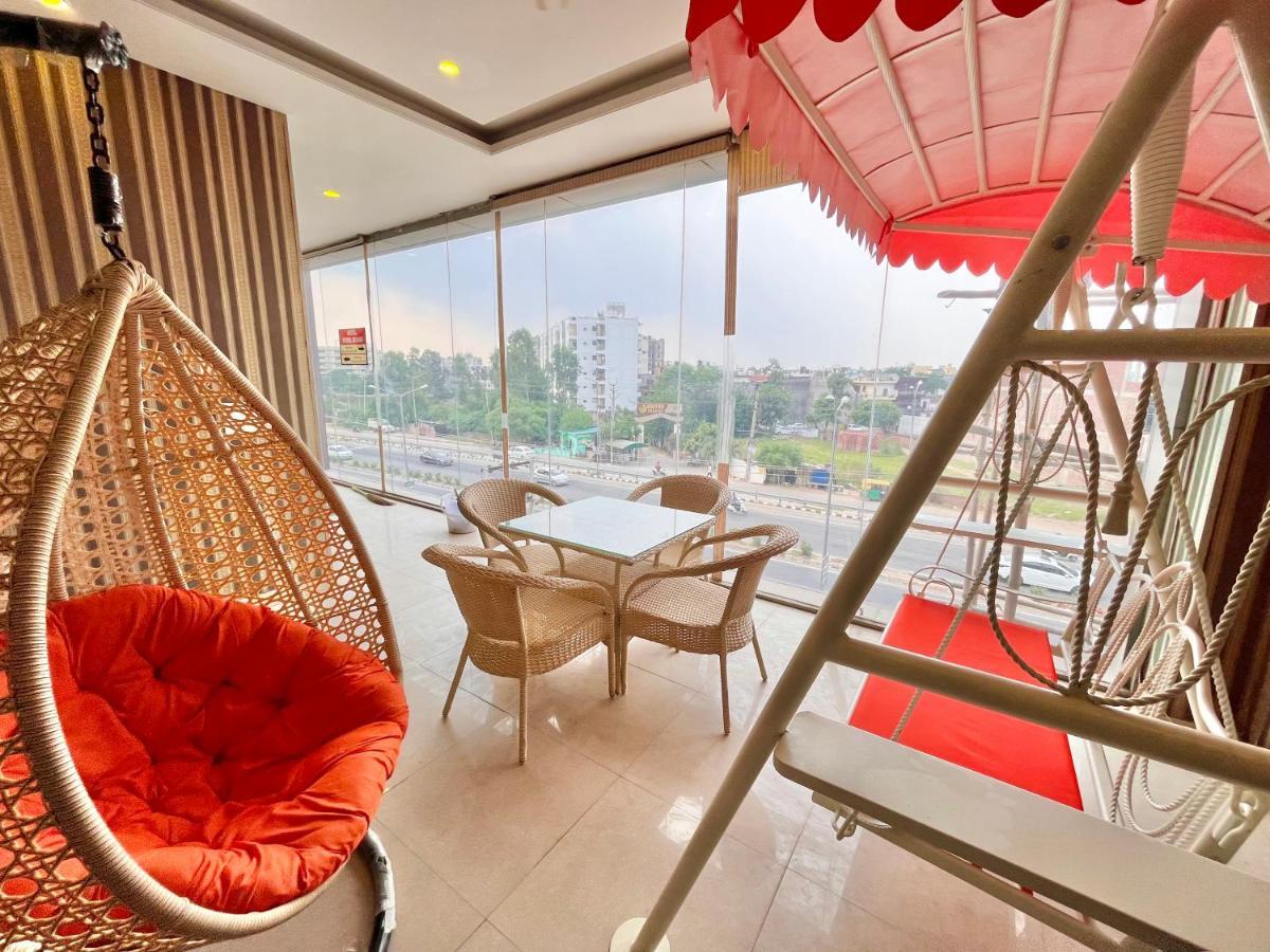 The Pearl Grand, Top Rated & Most Awarded Property In Chandigarh Hotell Zirakpur Exteriör bild